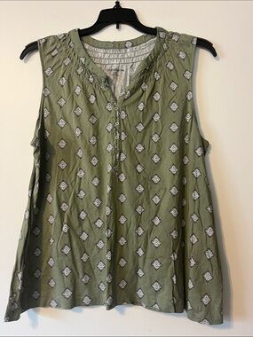 croft & barrow Olive Green Sleeveless Henley Tank with White Diamond Print